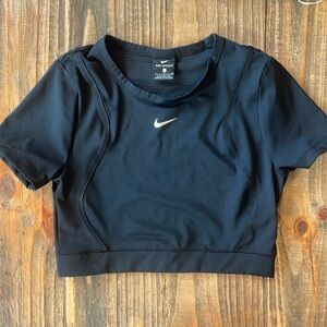 Nike sports crop